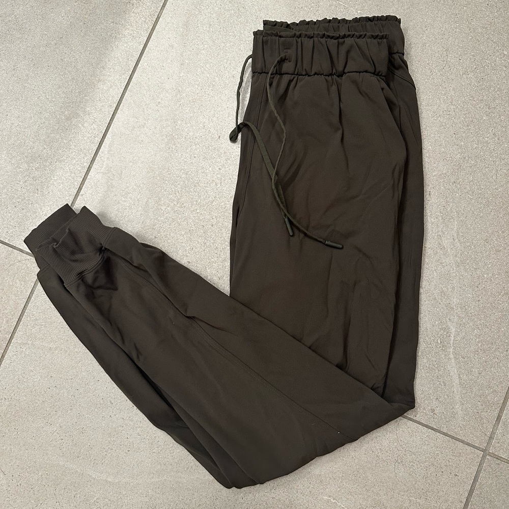 Lululemon Stretch High-Rise Jogger